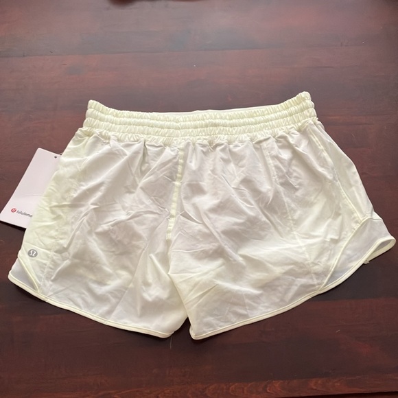 NWT lululemon Hotty Hot Short *4" Elixir - Picture 3 of 3